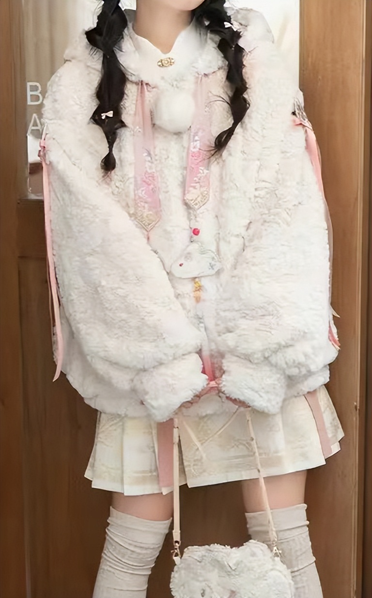 小众时尚|如何将三坑运用到日常服装中并设计出畅销的款式?