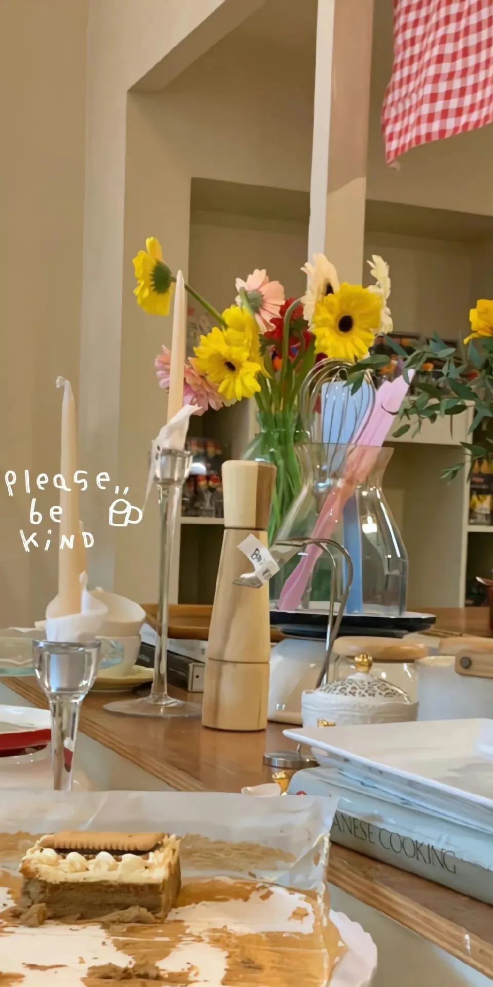 多功能可爱卡通壁纸,高清壁纸卡通可爱黄底图文