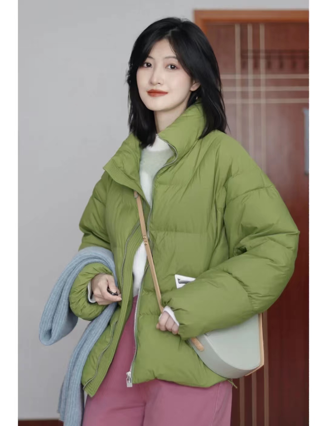 羽绒服搭配什么衣服保暖又好看,羽绒服的穿搭秘籍有哪些