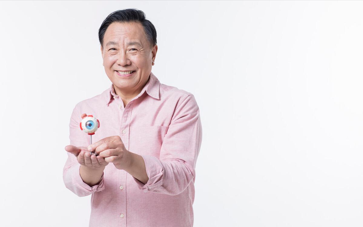 36岁儿子还没结婚，父母每个月给他五千，现在一家人过得很幸福