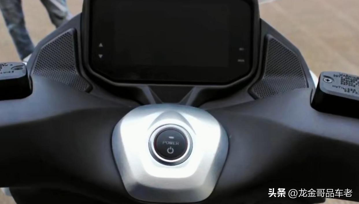 豪爵踏板车新款500,嘉爵500踏板车评测