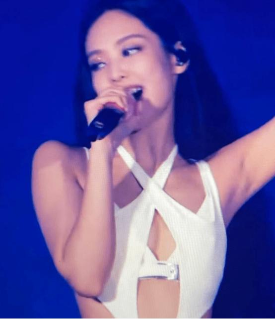 韩国女明星jennie穿衣,韩国女星jennie私服