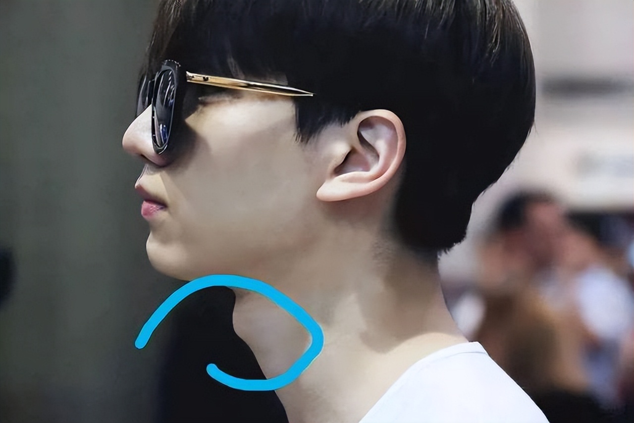 为什么不能随便摸男生喉结,为什么不要随便摸男生喉结