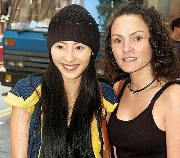 从“女神”到“撒谎精”，名与利再也救不了张柏芝了