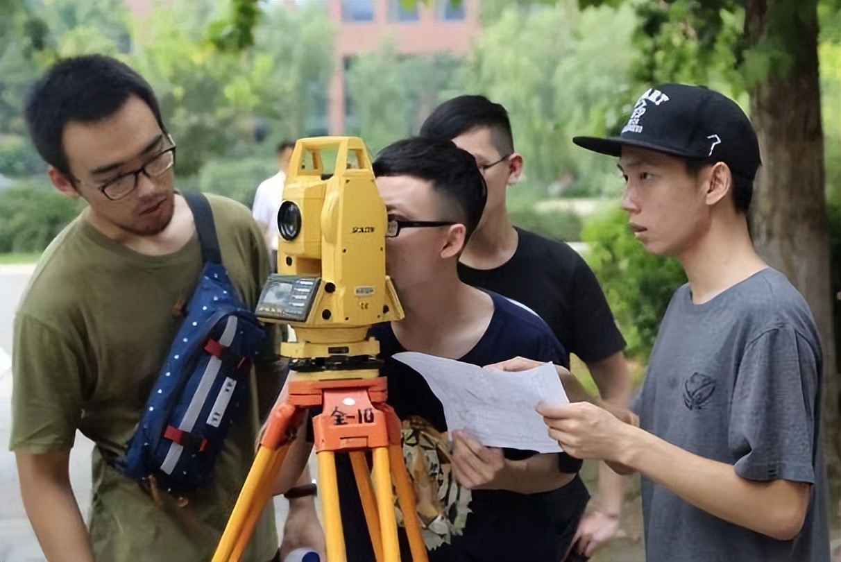 新一轮下岗潮是哪些行业,毕业生将如何应对严峻的就业形势