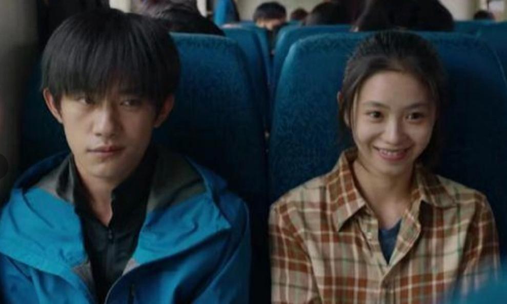 易烊千玺的雨中告白刘浩存的视频,易烊千玺刘浩存合照什么梗