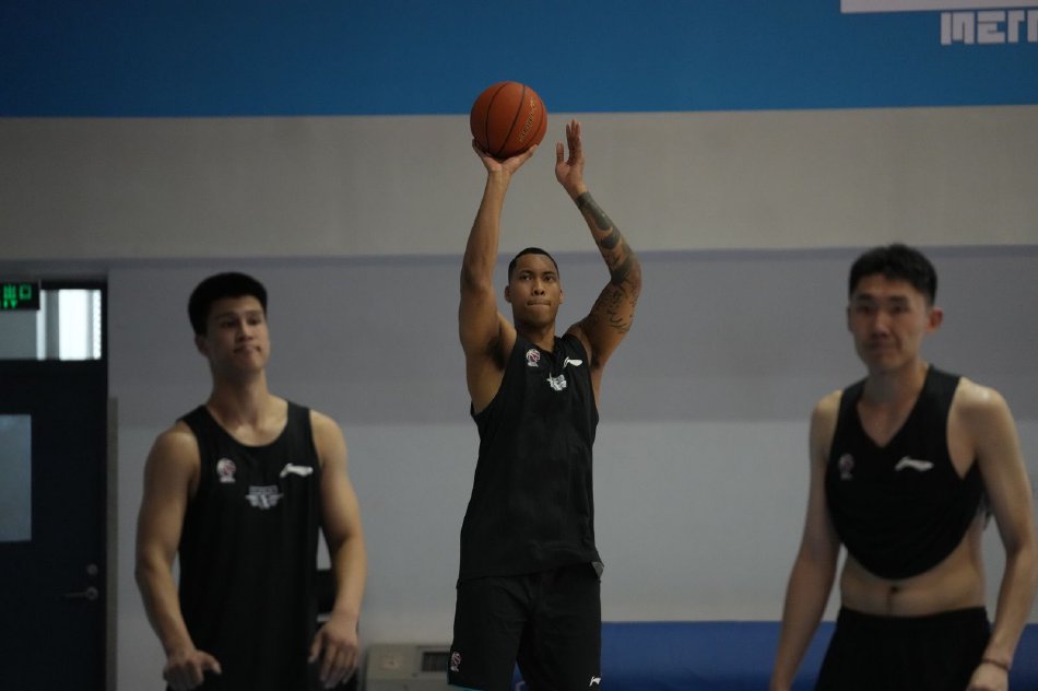 北京首钢男篮公开训练录像,北京男篮主教练莱登赛后采访