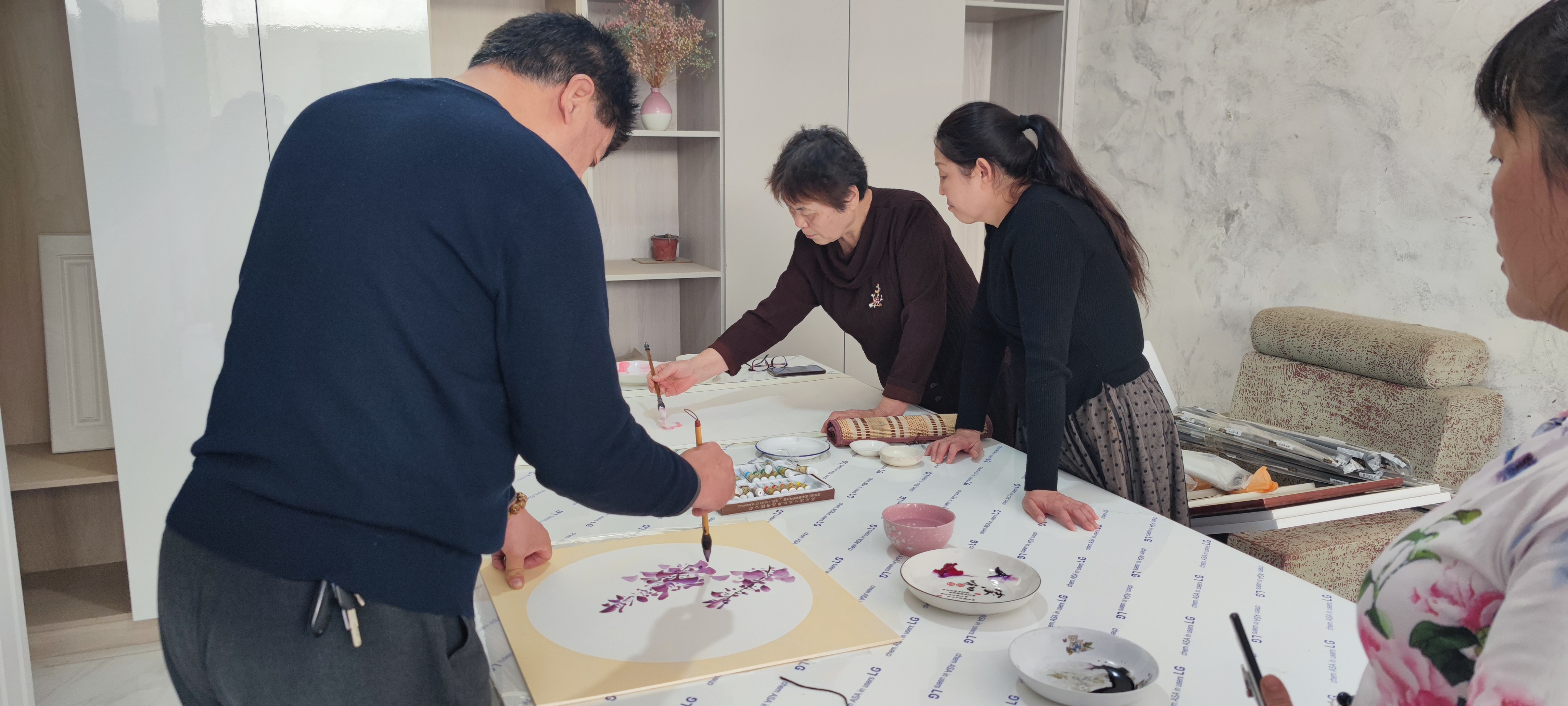 妙笔丹青写春秋,翰墨香飘义安村