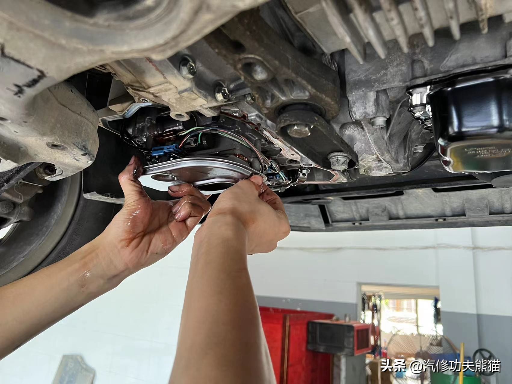 严谨的德国工人钣金修复,严谨的德国师傅修复事故车