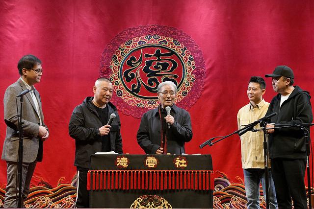 老汪直播郭德纲侯耀华,老汪直播间评春晚