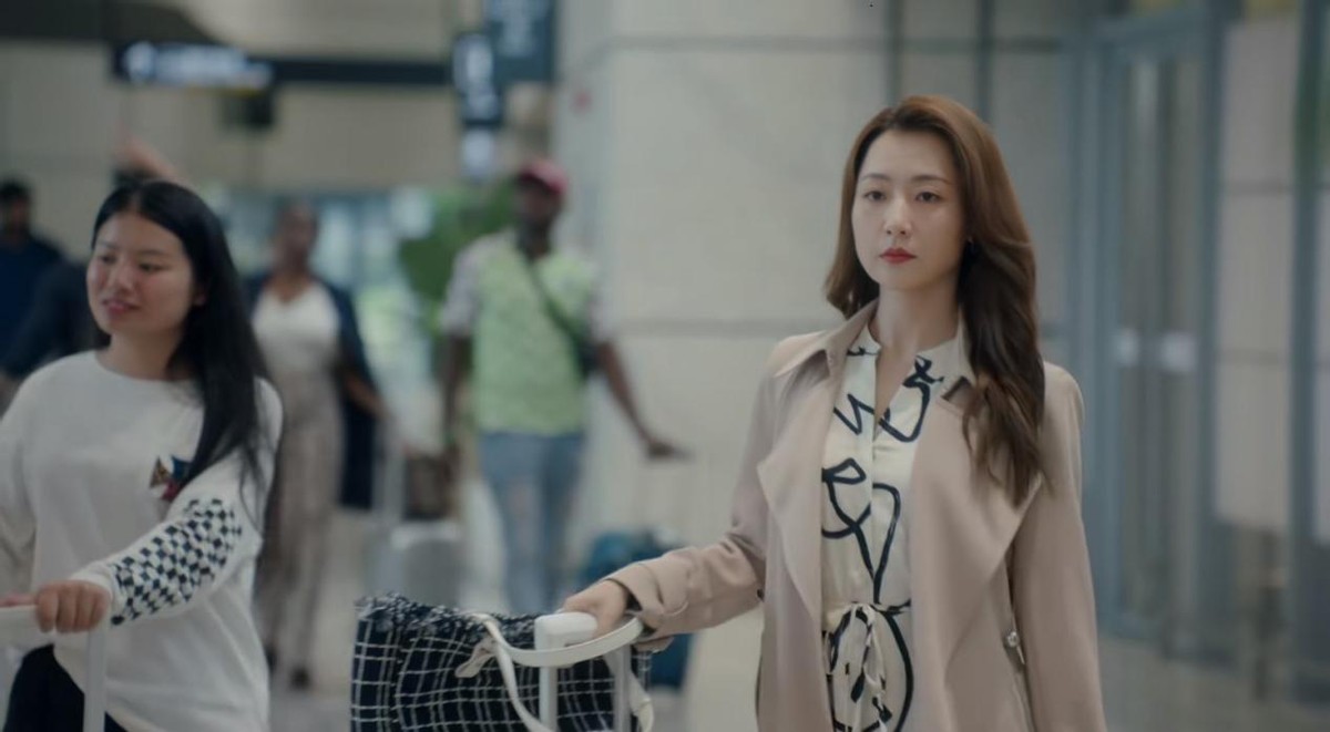 《请叫我总监》：谭松韵的皱纹，*冰白**的眼袋，这部剧的滤镜好真实