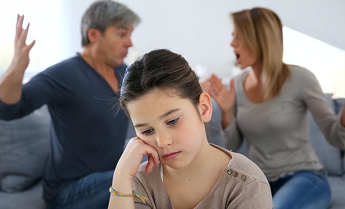 我当排长后首次探家，给父亲带了两瓶酒，他却嫌我乱花钱