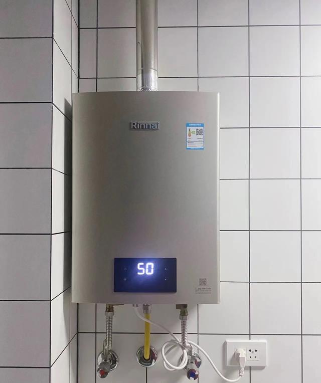 买电热水器还是燃气热水器呢,24楼买电热水器还是燃气热水器