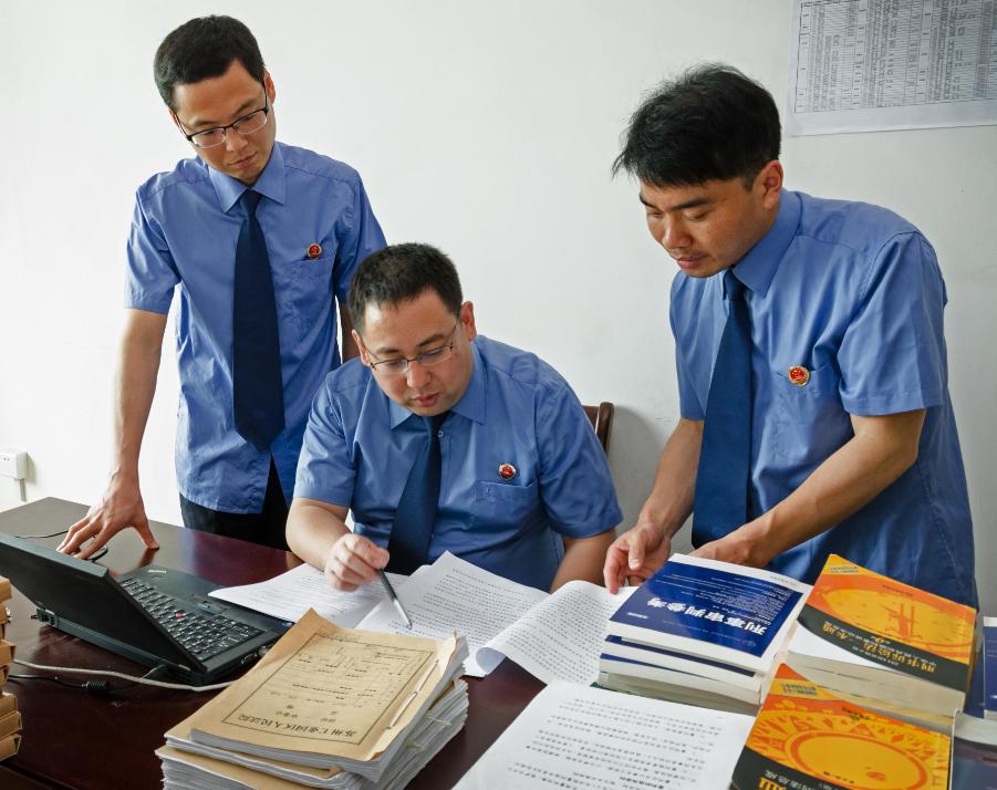 盗取他人钱财是刑事违法吗,网络上盗取他人钱财构成什么罪