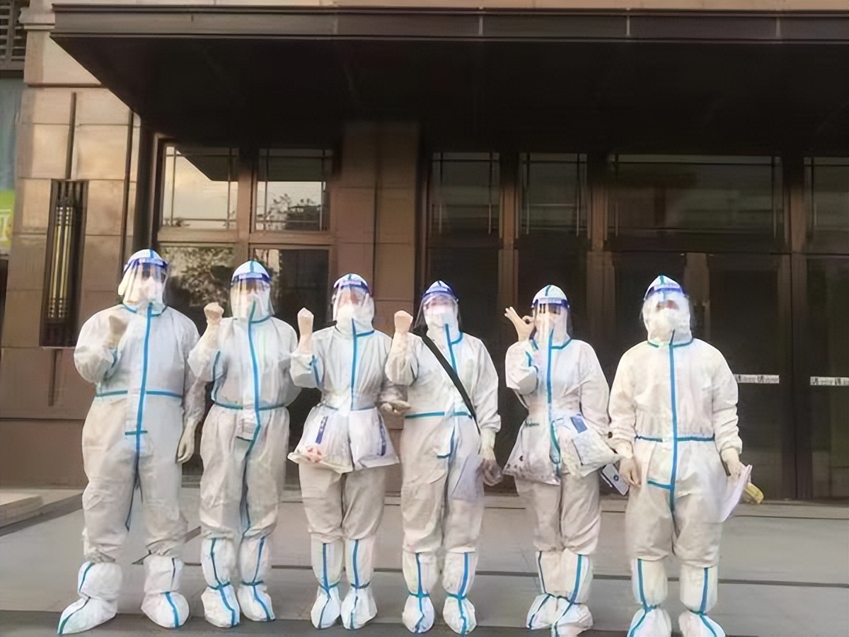 疫线先锋越是艰险越向前,战疫先锋越是艰险越向前