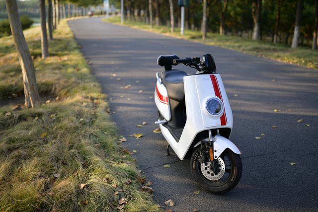 买的电摩上不了牌照被抓怎么处理,买了电摩上不了牌怎么办
