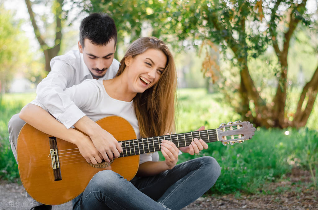 女生高冷怎么办?掌握3个小手段,轻松“撩”动她