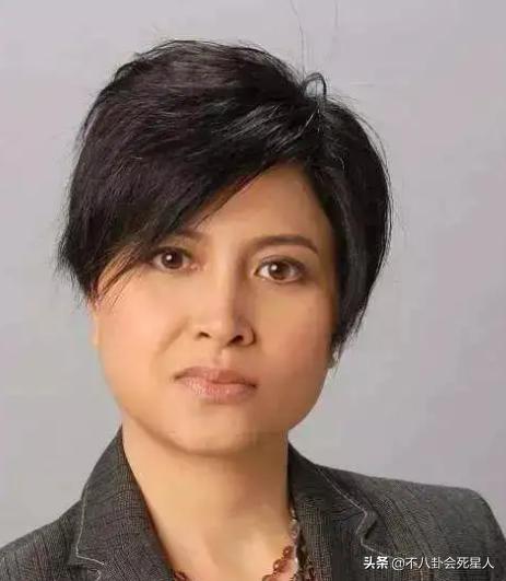 发腮堪比毁容的女星,发腮成大方脸