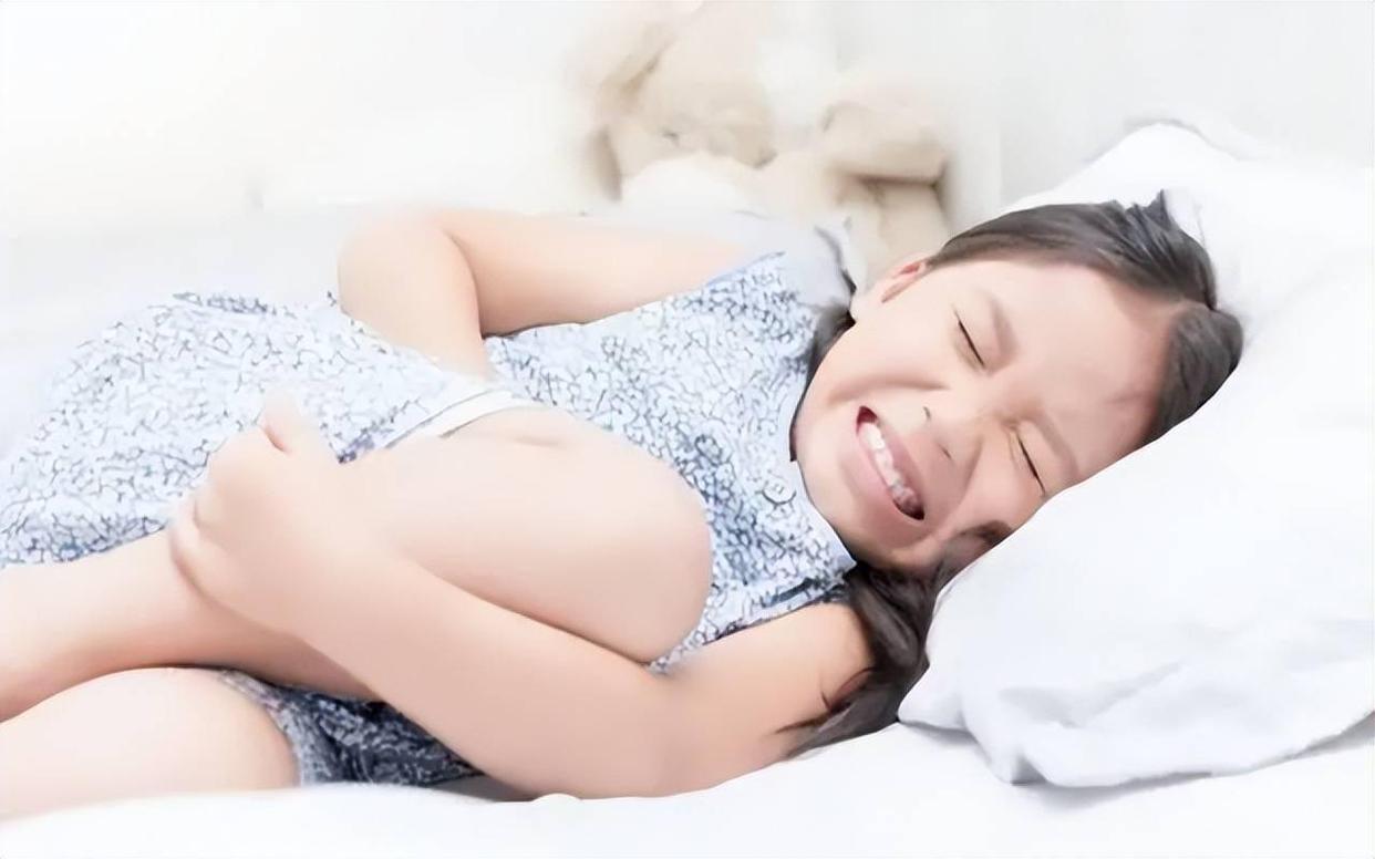 女孩首次“例假”黄金年龄是几岁？为了孩子，家长早了解有好处