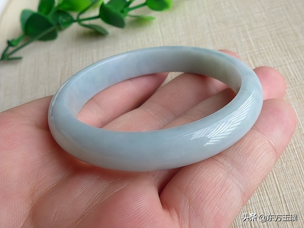 假玉戴在手上有什么感觉？三种假玉的特征