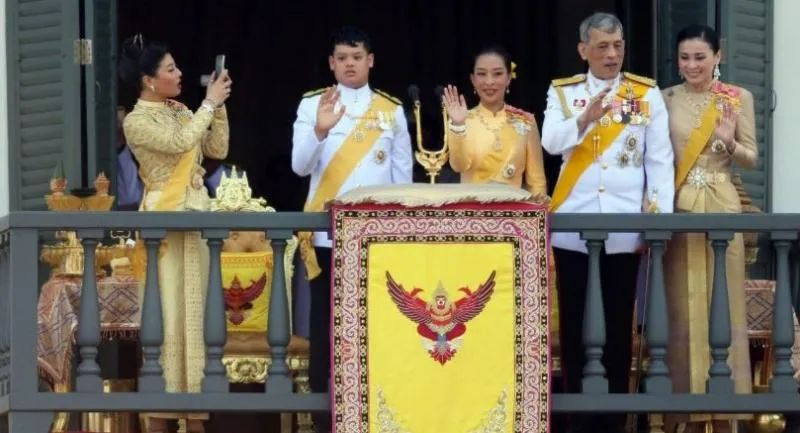 56岁泰国第一名媛：带球队打入世界杯，还是泰王“白月光”?