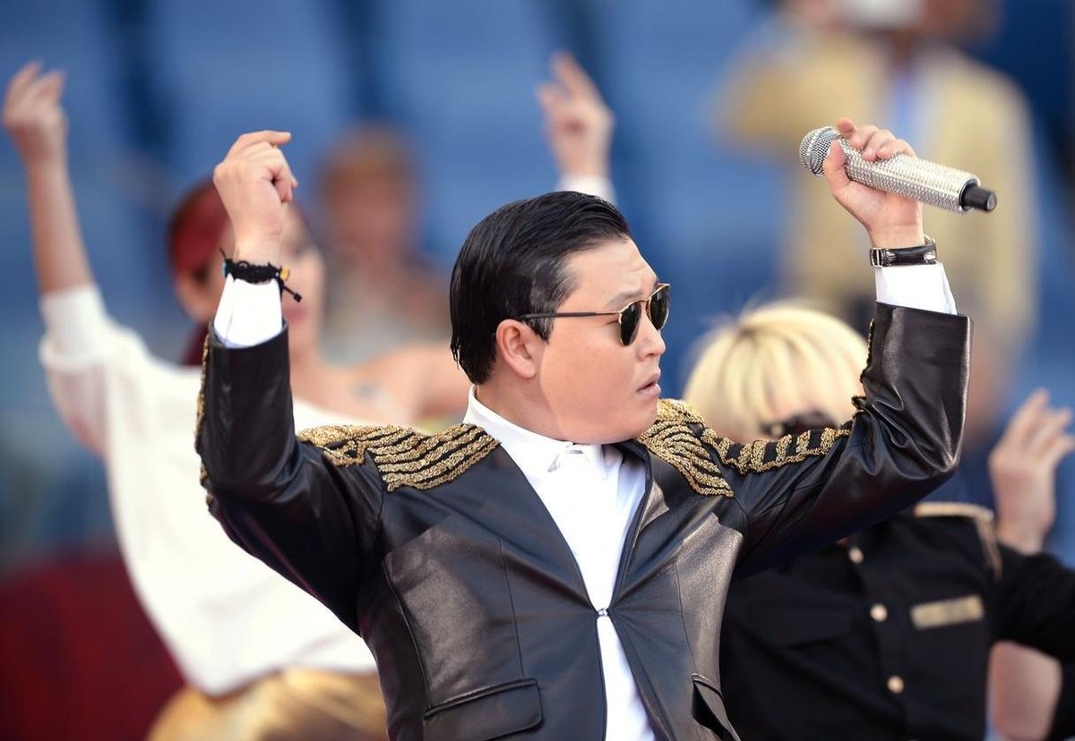 富不外露鸟叔：创造历史记录的骑马舞，却差点把他好友逼上西天？