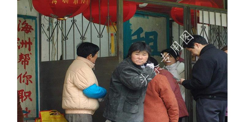 分家时大伯把烂滩地全给我爸,如今这里建高速,大伯肠子都悔青了