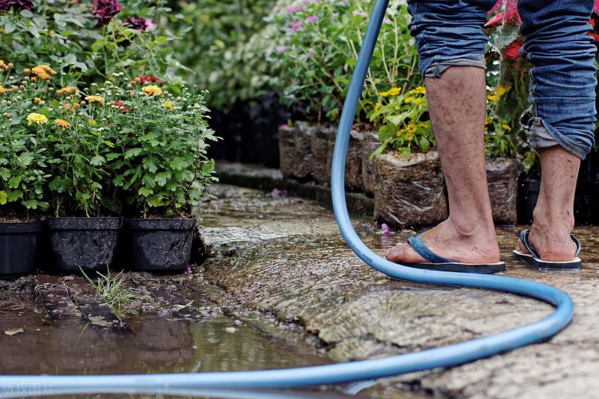 农村没有自来水怎么解决用水问题,在农村一般饮用水都怎么解决