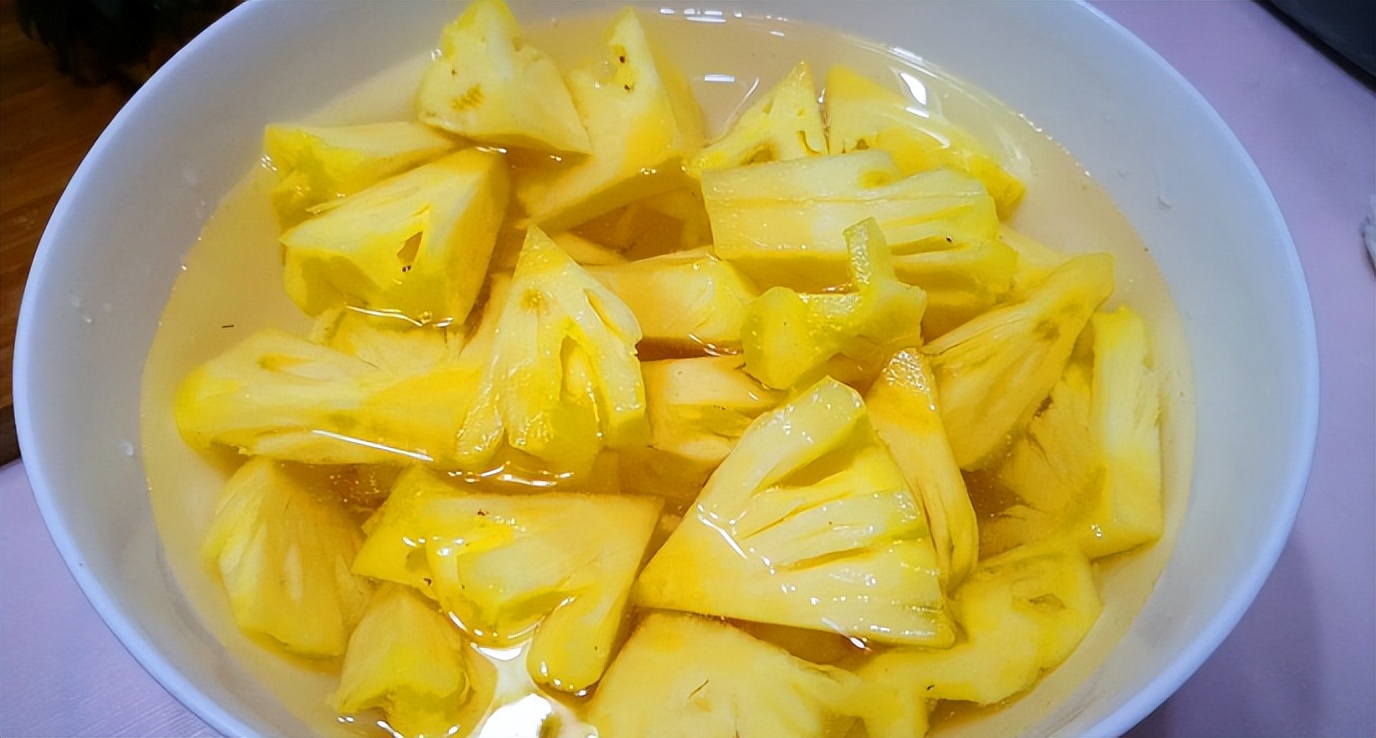 买菠萝买长买短,买菠萝大的好还是小的好