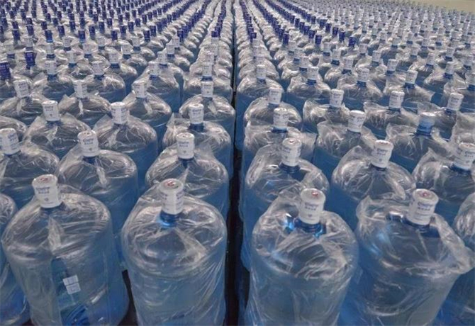 如何挑选桶装水好坏,桶装的矿泉水哪种水比较好