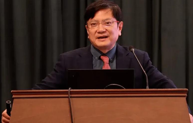 最牛愤青校长郑强讲话,郑强校长讲述真话