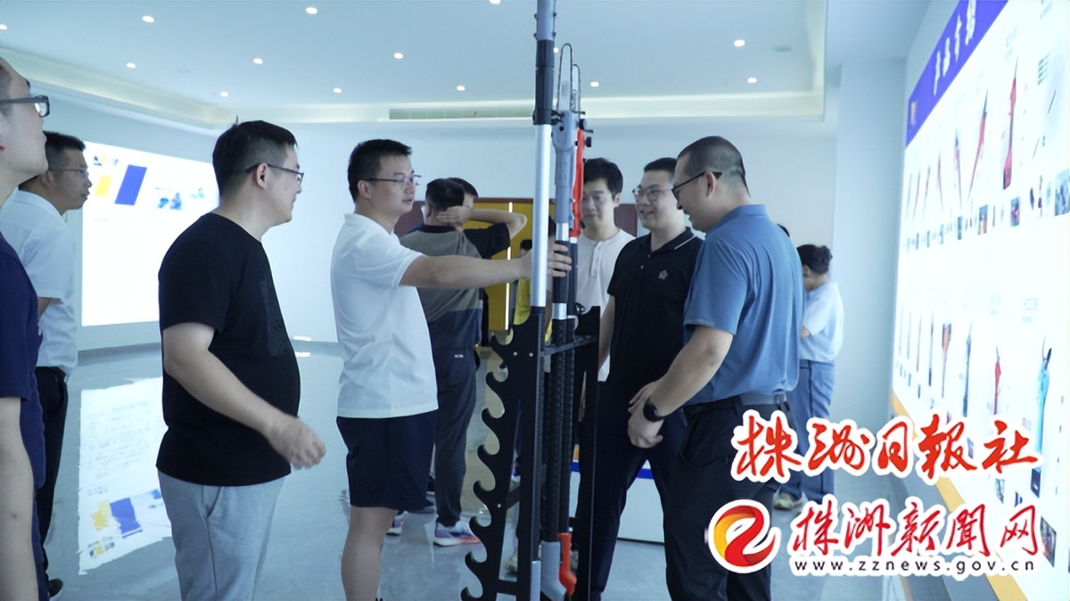 成龙吴京吃饭,赤伶舞教程完整版慢动作