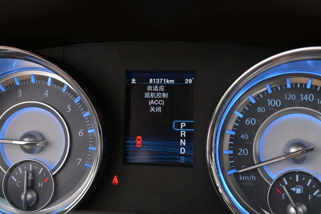 二手克莱斯勒300c1万块,13款克莱斯勒300c改装宾利