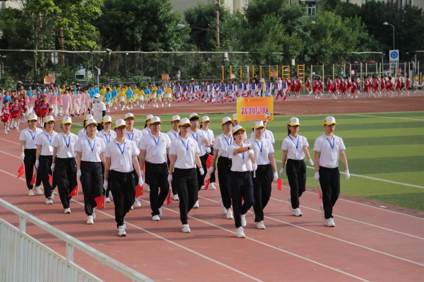创造少年向阳生,强体励志筑未来——和平区中心小学举行校园运动会暨六年级毕业典礼