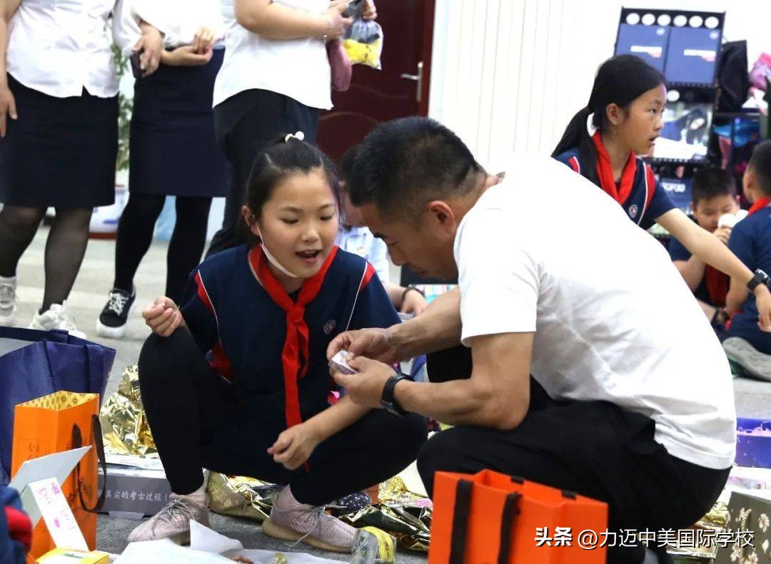 小学生爱心义卖暖人心,以爱为名的义卖