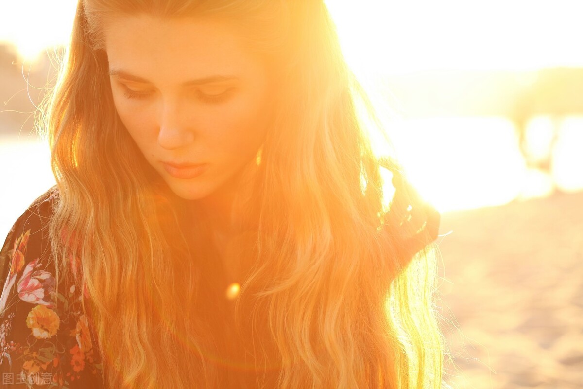 故事：掉落在卧室墙角的钢笔帽，扯开了她父亲住院背后的真相