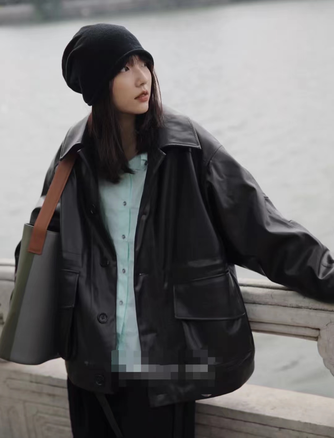 黑色机车皮衣搭配女秋冬,男士皮衣怎么搭配才显高级