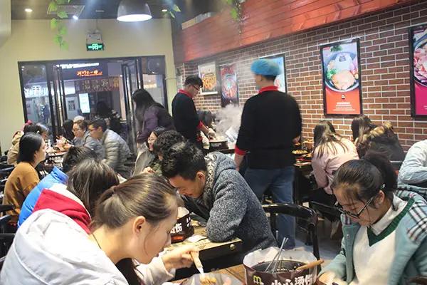 新手餐饮加盟创业该如何开始,新手餐饮加盟创业选什么行业最好