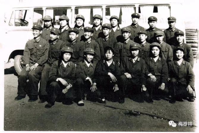 战友作品:“北极”女兵(黄爱明)梅梓祥