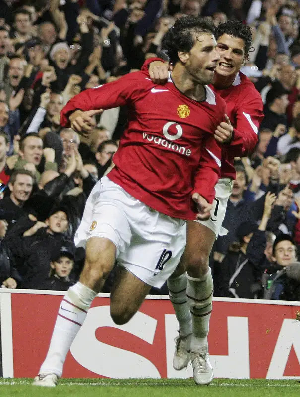 曼联当年鲁尼和c罗时期的阵型,曼联对富勒姆鲁尼和c罗