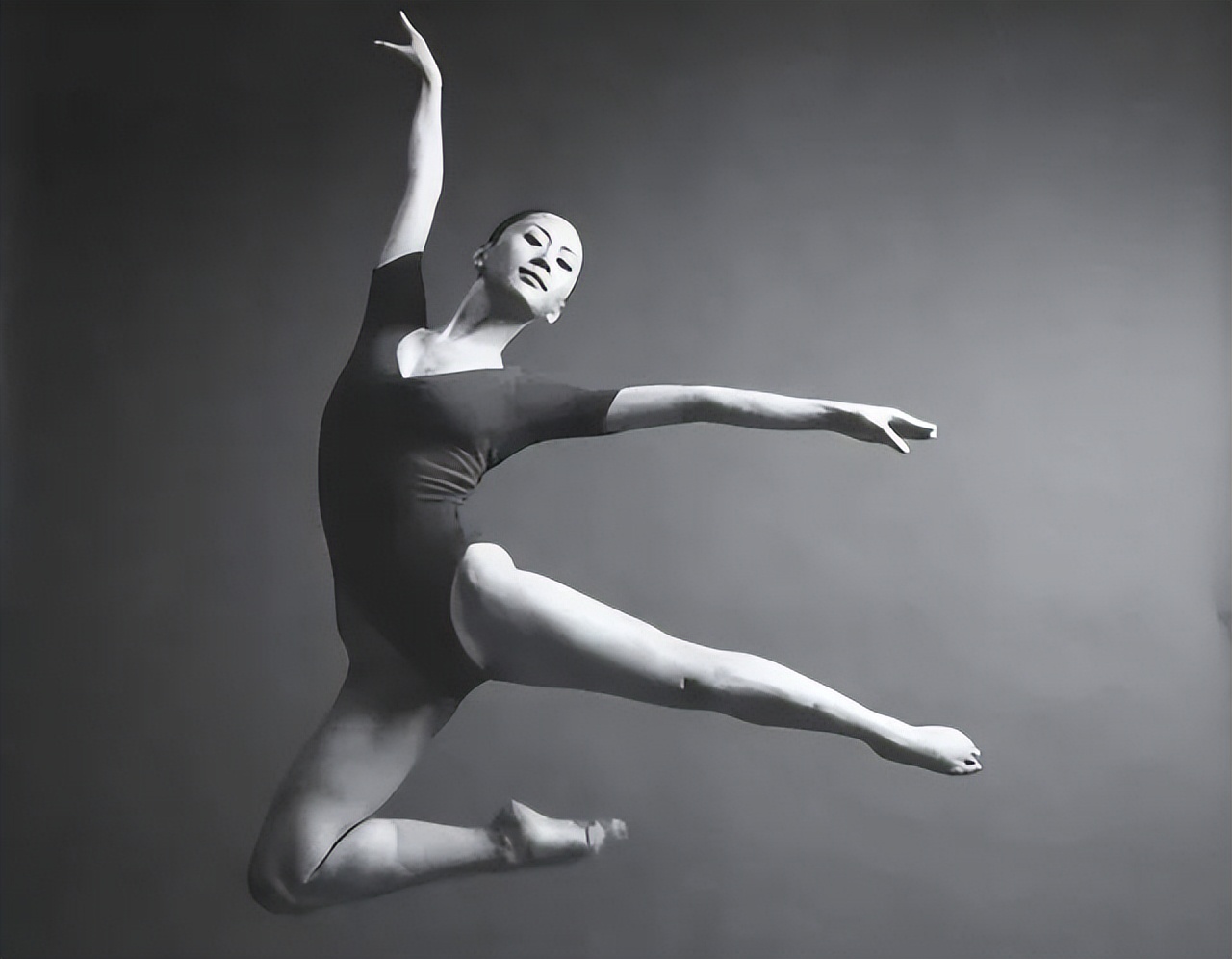 19年后再看汤加丽，为艺术献身成史上第一位人体模特，她做错了