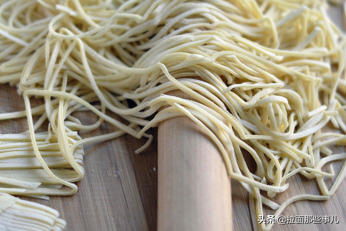 老师傅教你擀陕西手擀面视频,七大窍门教你做劲道手擀面