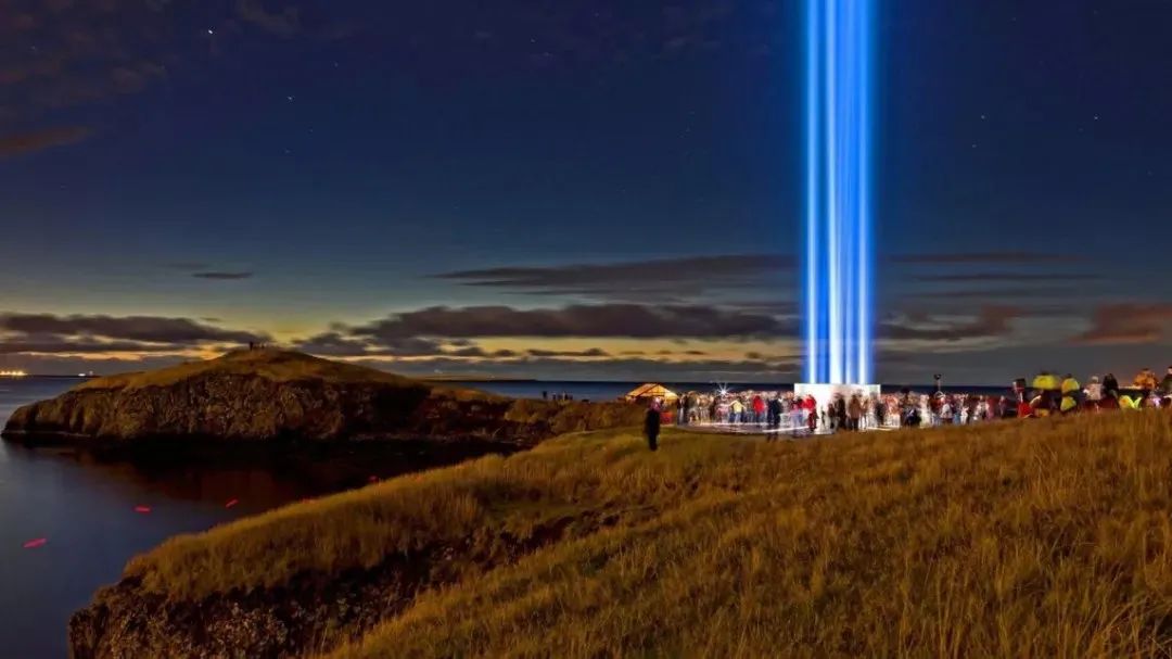 在无情的世界里有情的活着,在无情的世界里有份牵挂