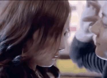 八字刘海怎么打理才不会显头秃,12岁圆脸头秃长发适合剪什么刘海