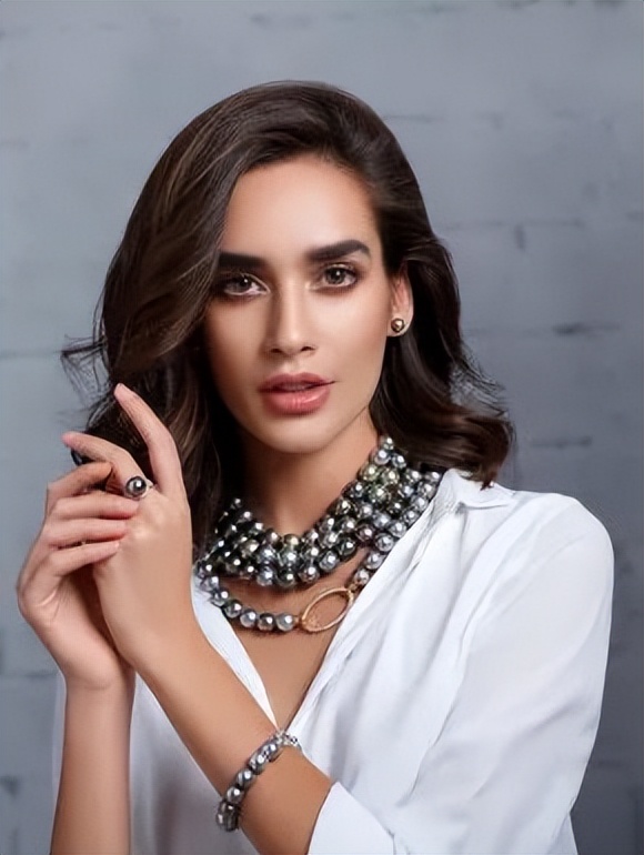 深扒卡塔尔王妃的珠宝盒，竟然发现了温莎公爵夫人的拍卖真品