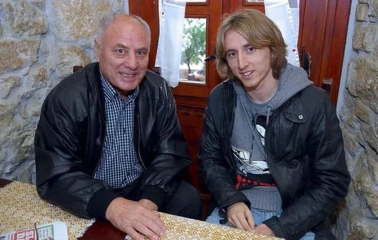 莫德里奇从战火中走来足球记忆,莫德里奇战火中走出的大师