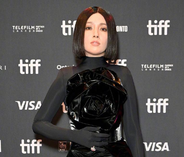 娱乐圈的明星为什么变化那么大,娱乐圈毫无预兆突然变脸的明星