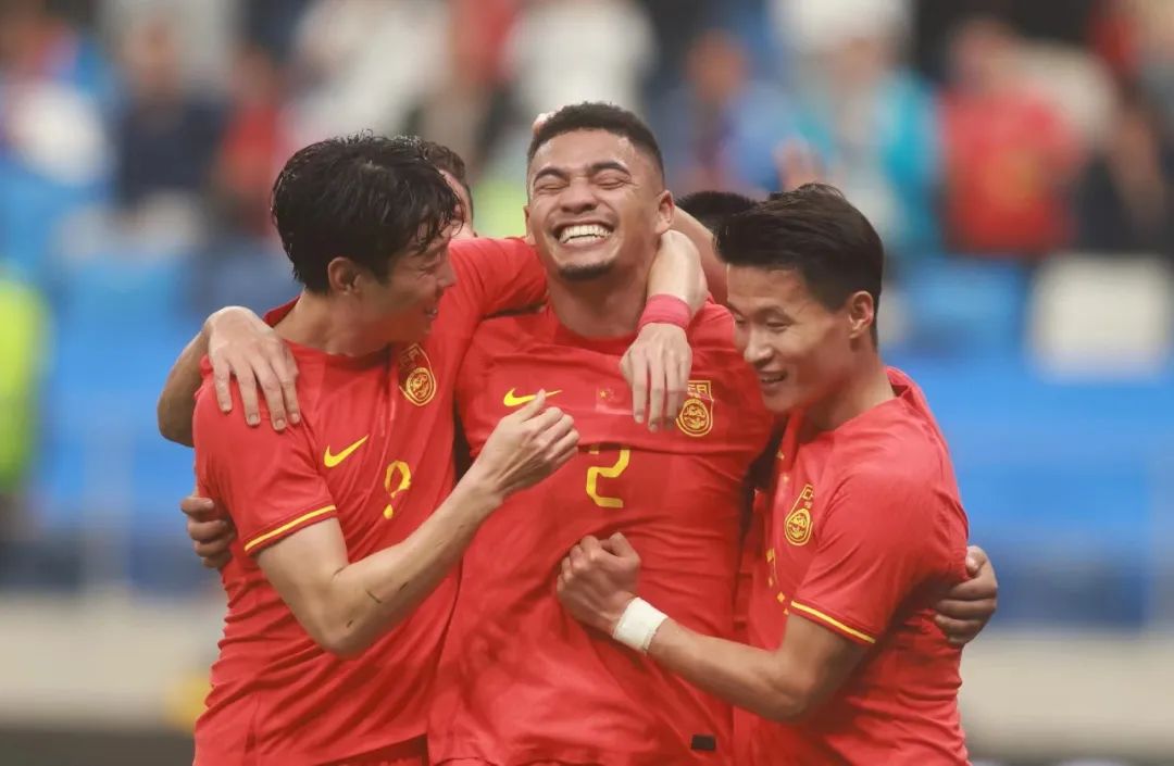 中国足球开启留洋,大连足球队向国足发起挑战