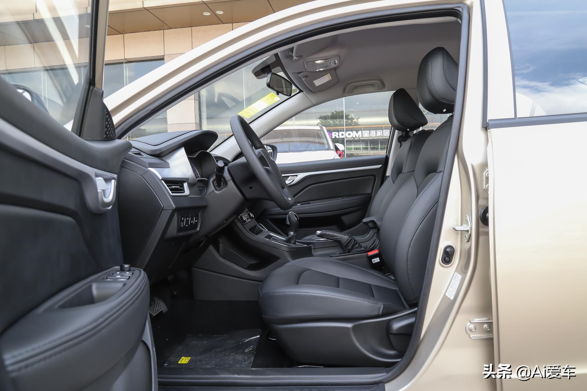 吉利黑标全新远景自动挡轿车测评,老百姓买得起的好车吉利全新远景