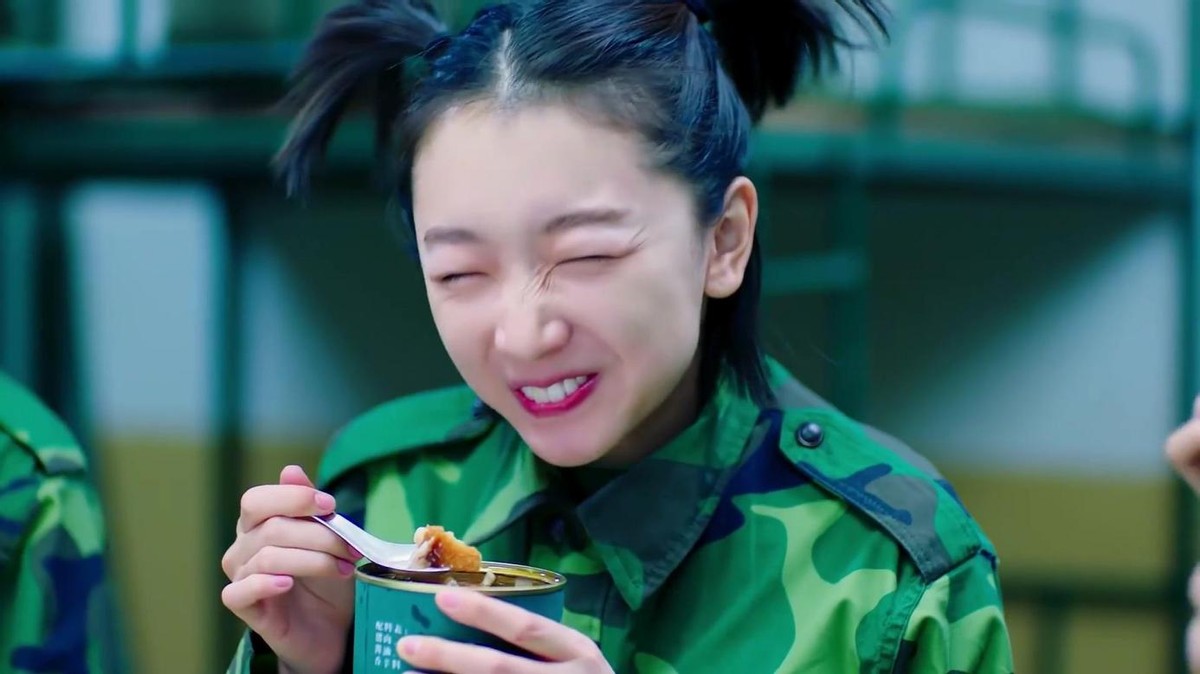 周冬雨退出演艺圈了吗,周冬雨当初没签约张艺谋吗